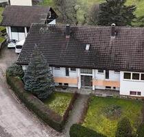 Zweifamilienhaus m. gr. Garage u. gr. Grundstück, provisionsfrei - Kernen im Remstal