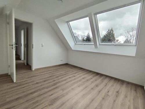 Foto - Erstbezug nach Sanierung: 2-Zi-Dachgeschosswohnung in SBL Engerh