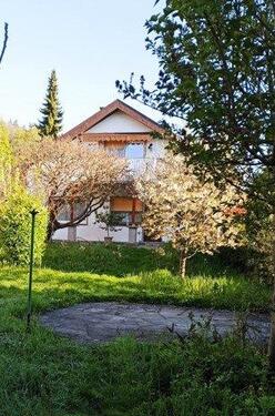 Foto - Ein-Zweifamilienhaus in traumhaft ruhiger Lage mit großem Grund
