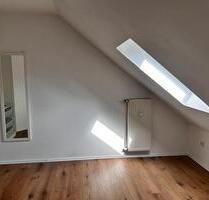 2 Zimmer Dachgeschosswohnung inkl Balkon und Stellplatz - Nürnberg Eberhardshof