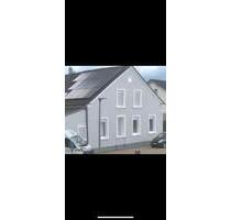 Großzügige 4-Zimmer-Wohnung mit Privat­eingang und Garten - Rees