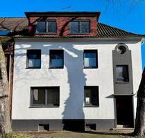 Großzügig Moderne Dachgeschoss Wohnung mit Gauben (2. Geschoss) - Duisburg Essenberg