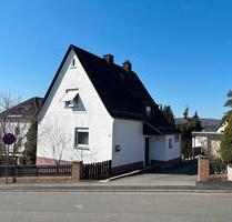 Einfamilienhaus - 265.000,00&nbsp;EUR Kaufpreis, ca.&nbsp; 100,00&nbsp;m&sup2; in Ehringshausen (PLZ: 35630)