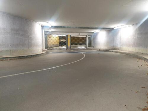 Foto - Nahe Frankfurt Flughafen 100 parkplatze Tiefgarage zu vermieten