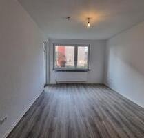 Frisch renovierte Erdgeschoss-Wohnung mit 3 Zimmern und Balkon - Hannover Linden-Limmer