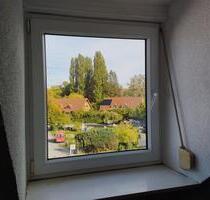 renovierte 3-Zimmer Dachgeschoss Wohnung - sehr zentral in Lage