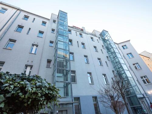 Foto - Friedrichshainer Kiez: Helle Büro-Praxisfläche, 4 Räume, Balkon, getrennte Sanitär, Aufzug