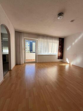 Foto - 2-Zimmer Wohnung mit Balkon und Einbauküche in ruhiger Lage