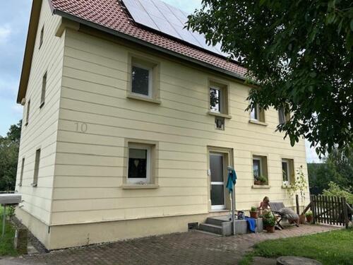 Foto - 5-Zimmer-Einfamilienhaus mit Garten, 2 Stellplätzen & Einbauküche