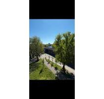 2-Zimmer Wohnung mit Spreeblick - 1.500€ inkl. Parkplatz - Berlin Mitte