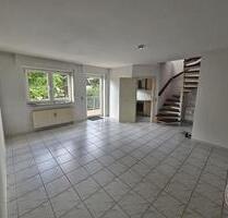 Charmante Maisonette-Wohnung mit Balkon und zwei Eingängen in ruhigem 4-Parteienhaus - Bergheim