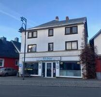 Wohn- und Geschäftshaus mit Potenzial zur Neugestaltung - Steinbach-Hallenberg