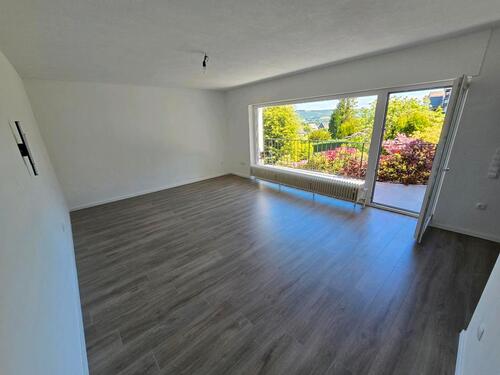 Foto - Frisch renovierte EG-Wohnung mit Garten, 2 Garagen & Aussicht