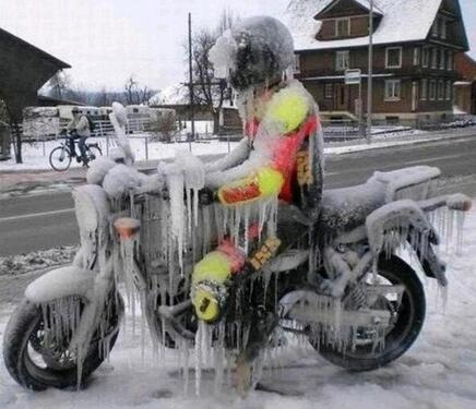 Foto - Motorrad Garage Stellplatz Winter