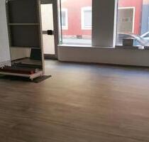 Laden SedanstraßeNähe NOC - 465,00&nbsp;EUR Kaltmiete, ca.&nbsp; 50,00&nbsp;m&sup2; in Weiden in der Oberpfalz (PLZ: 92637)