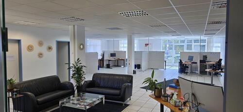 Foto - Moderne Gewerbeeinheit Bürofläche – 246,5 m², Hennef