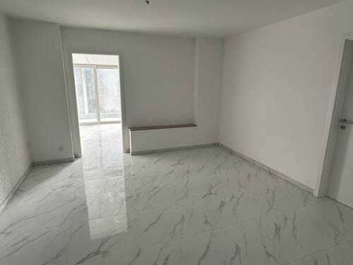 Foto - Modernisierte 3 - Zimmerwohnung mit großem Garten und Garage