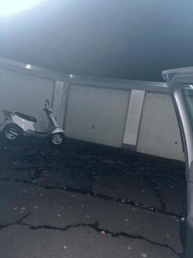 Foto - Garagen stellplatz für motorrad