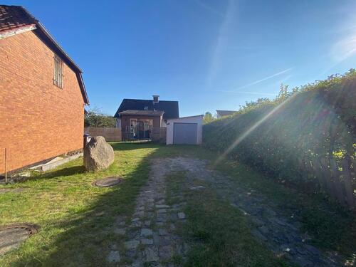 Foto - Provisionsfreier Bungalow in zentraler Lage – Garten, Garage