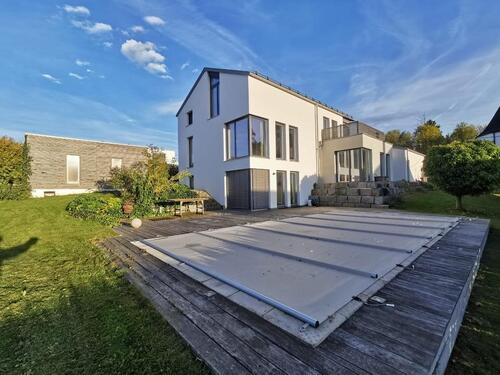 Foto - Kein Vergleich: EFH in Split-Level-Bauweise mit Rundum-Sicht