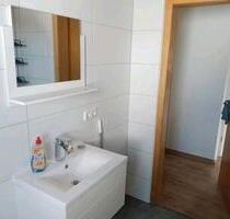 Gepflegte 3,5 Zimmer Wohnung 80 qm mit Garten in ruhigem 2 FH. - Neustadt (Hessen)