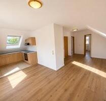 Helle 2-Zimmer-Dachgeschosswohnung mit Balkon in Rheinbreitbach - Bonn Friesdorf