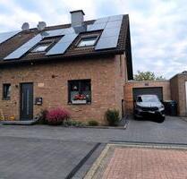 DHH mit Wintergarten, PV-Anlage, Garage und viel Platz in Alpen