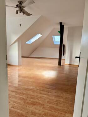 Foto - Schöne große Dachgeschoss Wohnung 3 Raum Wohnung