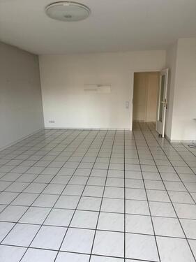 Foto - Dachgeschosswohnung in ruhiger Lage (BITTE ANZEIGE LESEN)