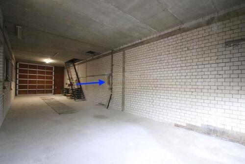 Foto - Halle mit Grube und überdachtem Bereich als Lager und für Montage zu vermieten