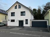 Foto - Haus - Einfamilienhaus mit Doppelgarage