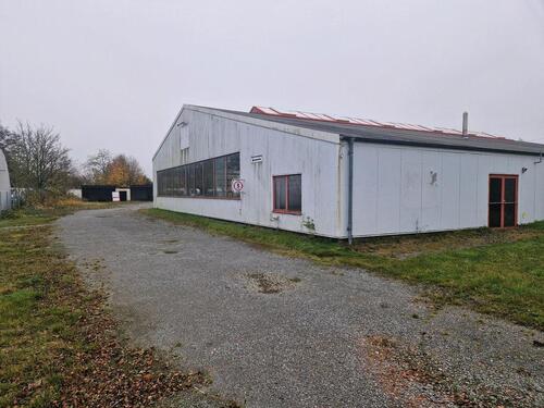 Foto - Halle für SchrauberOldtimerTeilehandelSelbsthilfe usw.frei