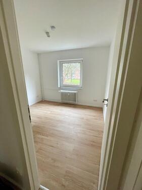 Foto - Helle 3-Zimmer-Wohnung (55 qm) mit Loggia in Lübeck St. L