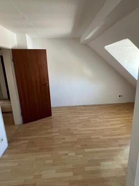 Foto - 3-Zimmer DG-Wohnung - 400,00&nbsp;EUR Kaltmiete, ca.&nbsp; 70,00&nbsp;m&sup2;
