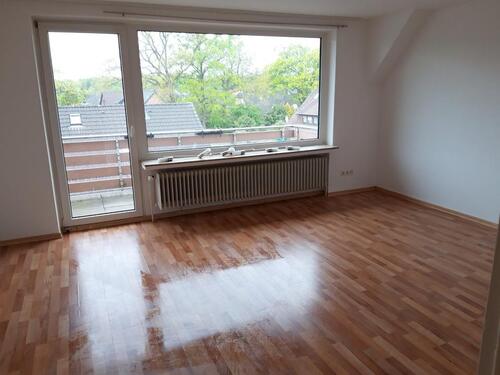 Foto - Von Privat Hude -3 Zi -Einbauküche-Südbalkon-Garage-Keller- 2.OG