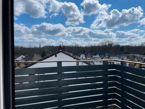 Foto - Sonnige Dachgeschosswohnung mit Balkon & Blick ins Grüne