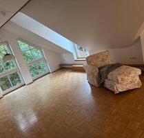 Moderne 4-Zimmer-Dachgeschosswohnung mit Rollstuhllift - Kreuztal