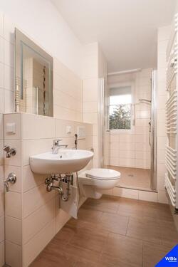 Foto - ab sofort 3 Zimmer mit großer Dusche im Südring