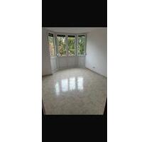 Drei Zimmer Wohnung zu verkaufen SCHNÄPPCHENPREIS - Offenbach am Main Bieberer Berg