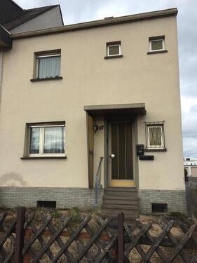 Foto - Doppelhaushälfte mit Graten von Privat - renovierungsbedürfnis