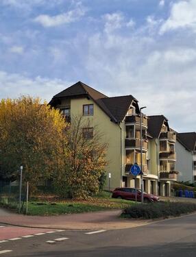 Foto - Helle 3-Raum-Dachgeschosswohnung mit zwei Balkonen und Garage zu vermieten