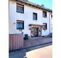 Zweifamilienhaus mit 210 m² Wohnfläche, Wintergärten, Balkon usw. - Langenselbold