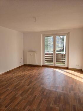 Foto - Singlewohnung im Hochparterre + Tageslichtbad (Wanne) + Balkon