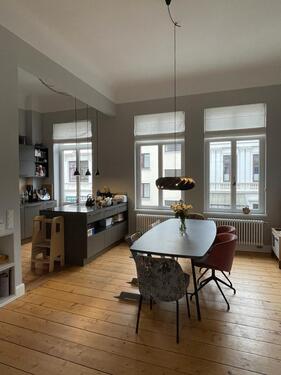 Foto - Stilvolle 4,5 Zimmer Altbauwohnung mit 3 Balkonen und Gartenblick