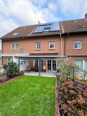 Foto - Gepflegtes Familienhaus mit Garten und PV-Anlage in Neuss
