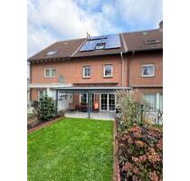Gepflegtes Familienhaus mit Garten und PV-Anlage in Neuss