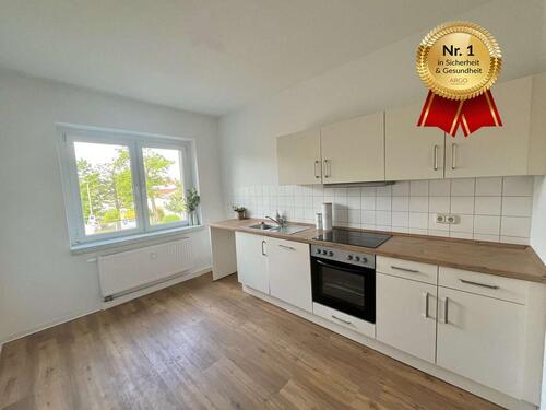 Foto - Neu & In Renovierung! Neue Einbauküche I Tageslichtbad mit Wanne I Sonniger Balkon