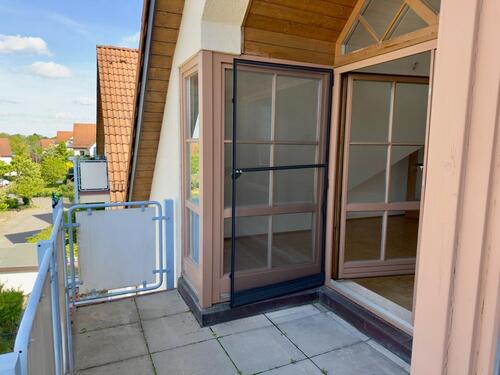 Foto - Lichtdurchflutete Dachgeschosswohnung mit großer Loggia im Grünen