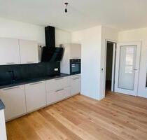 Moderne 4-Raum-Wohnung mit Balkon und Einbauküche im Zentrum - Zeulenroda-Triebes