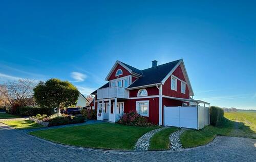 Foto - Traumhaftes Original-Schwedenhaus mit Pool, Sauna, große Garage